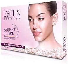 Lotus Herbals Radiant Pearl Cellular Lightening Facial kit
